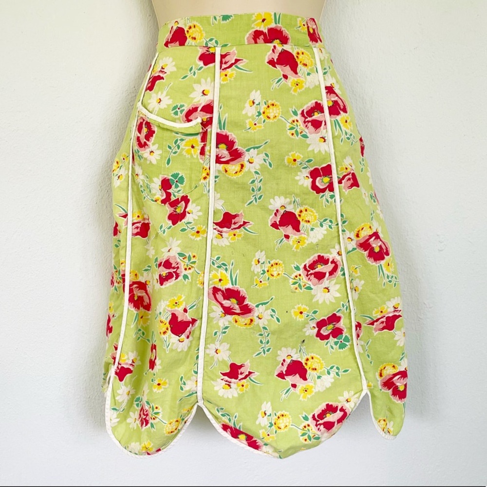 Vintage floral print tulip hem apron